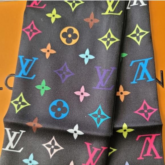Special Edition Louis Vuitton Murakami Monogram Scarf #M78125 - Picture 4 of 7